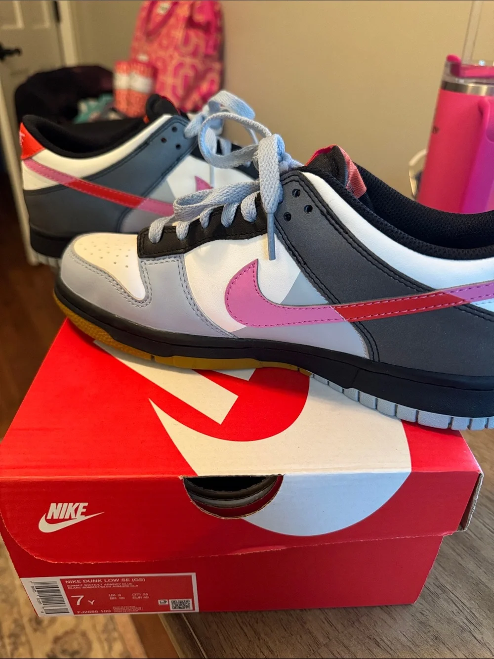 Nike Dunk Low SE (GS) Size 7Y